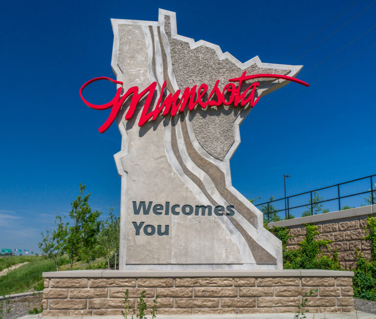 WELCOME TO MINNESOTA SIGN